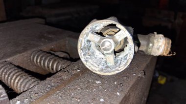 Direksiyon çok kirli bir arabadır..