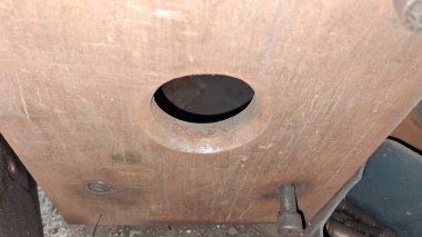 Kapı üzerindeki metal kolu