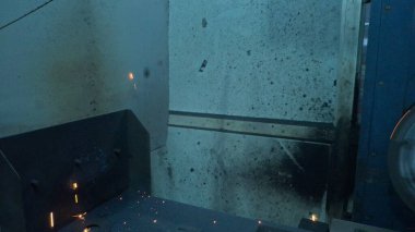 Çizik ve çatlaklarla metal doku