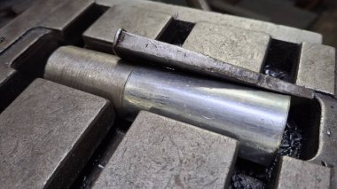 Metal bir tekerleği kapat