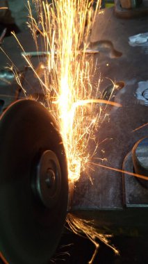 Kaynak metali, kıvılcım, duman