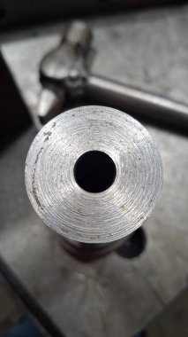 yakın - metal bir boru görünümü