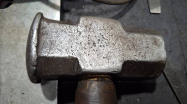 Eski paslı metal boru