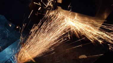 Kıvılcımlı metal kaynak makinesi