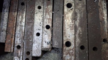 Eski ve paslı demirle metal zemin