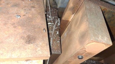 Metal saplı metal boru