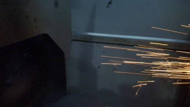 Kıvılcımlı metal kıvılcımlar. kıvılcım