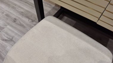 Modern mobilyalarla iç mekan.