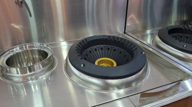 Modern çamaşır makinesinin görünümünü kapat