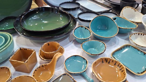 different types of ceramic plates