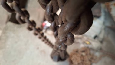 Paslı bir zinciri kapat