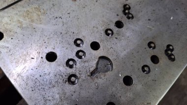 Çizik ve çatlaklarla metal doku