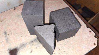 Bir odun parçasını kapat.