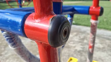 Parktaki çocuk parkı.