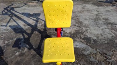 Parktaki çocuk parkı.