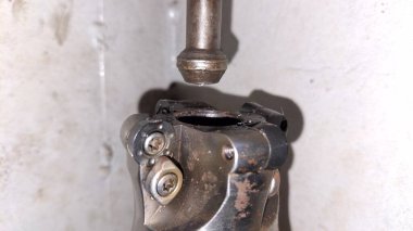 Eski paslı kapı kulplu