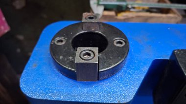 Metal parçalarının üretimi için metal sapı.