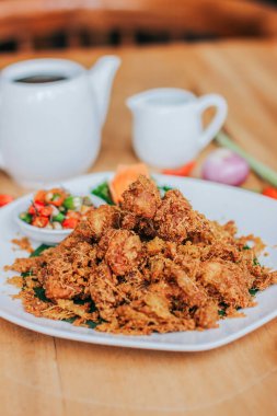 Endonezya usulü, Asya usulü kızarmış tavuk Ayam Goreng Rempah Sambal Matah baharatları