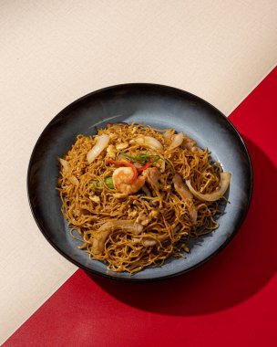 Mi Goreng, Hong Kong 'un tipik kızarmış sebzeleriyle pişirilmiş bir erişte yemeği.