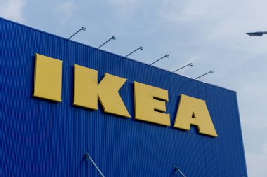BANDUNG. INDONESIA - 15 Mayıs 2024: IKEA Kota Baru Mağazası. IKEA dünyanın en büyük mobilya perakendecisi ve kullanıma hazır mobilya satıyor.