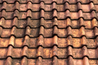 Endonezya 'da ev çatılarının kahverengi ve kırmızı dokusu