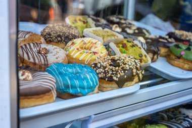 Ekran Kutusunda Şekerli ve Toplanmış Donutlar