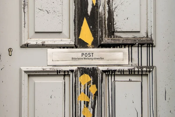 Letterbox Klapka Předních Dveřích Nápisem Prosím Neposílejte Reklamu — Stock fotografie