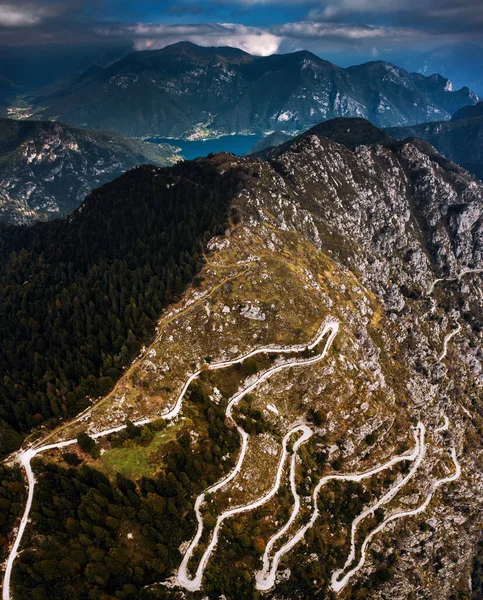 Maravillosa Ruta Bicicleta Tremalzo Cerca Lago Garda Con Apls Fondo Imagen De Stock