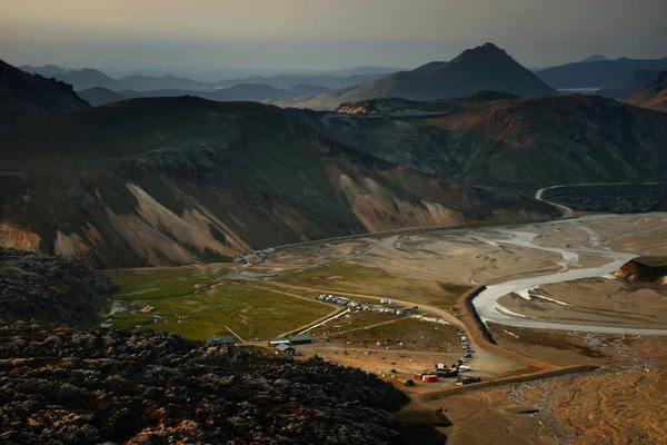Camping Landmannalaugar Entre Coloridas Montañas Campos Lava Atardecer Islandia Imágenes de stock libres de derechos