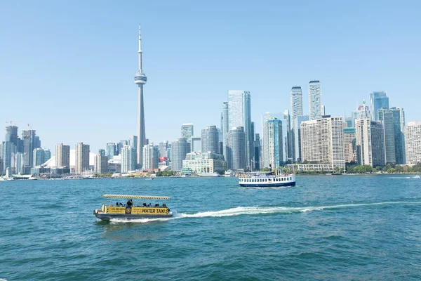 Toronto Ontario Canada Watertaxi Toronto Lake Ontario Met Tower Skyline — Stockfoto