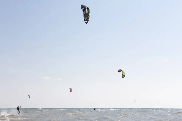 Toronto Ontario Canada People Kiteboarding Toronto Kew Beach Lake Ontario — Stock Photo, Image