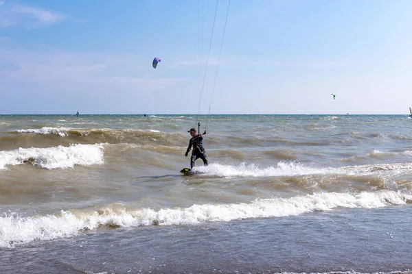 Toronto Ontario Canada Person Kiteboarding Toronto Kew Beach Lake Ontario — Stockfoto