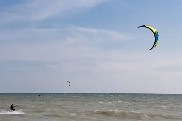 Toronto Ontario Canada People Kiteboarding Toronto Kew Strand Aan Het — Stockfoto