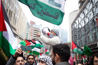 Toronto Ontario Kanada 10 09 2023 Filistin halkı Toronto Ontario Kanada 'da düzenlenen mitingde İsrail' e karşı Gazze 'deki savaşı protesto etti 