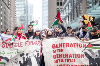 Toronto Ontario Kanada 10 09 2023 Filistin halkı Toronto Ontario Kanada 'da düzenlenen mitingde İsrail' e karşı Gazze 'deki savaşı protesto etti 