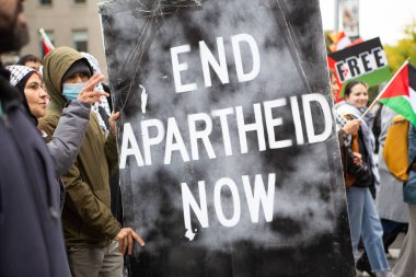 Toronto Ontario Kanada 10 09 2023 Filistin halkı Toronto Ontario Kanada 'da düzenlenen mitingde İsrail' e karşı Gazze 'deki savaşı protesto etti 