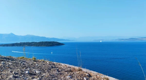 Yunanistan, Korfu, yelkenli gemiyle deniz manzarası