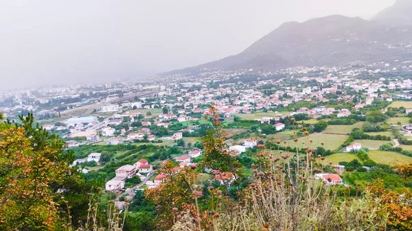 Şehir Barosu, fırtınanın beklentisinde. Gökyüzünden baktığınızda inanılmaz bir manzara. Büyük bir bulut şehre yaklaşıyor..