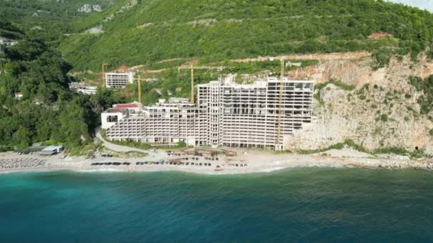 Övergiven Hotellbyggnad Fantastisk Plats Enorm Byggnad Som Står Stranden Adriatiska — Stockvideo