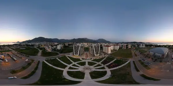 Fotoğraf panorama formatında çekildi, 360 derecelik görüntüyü yakalıyor, çok etkileyici.