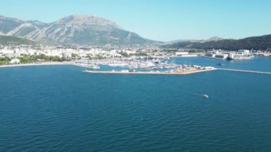 Karadağ, Bar, Marina, Yaz 2023, Güzel Bar kenti ve yat limanının üst manzarası