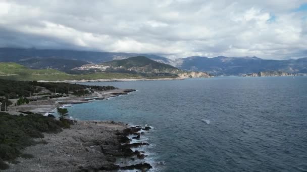 Widok Niesamowite Góry Czarnogóry Skalisty Brzeg Błękitnego Morza — Wideo stockowe