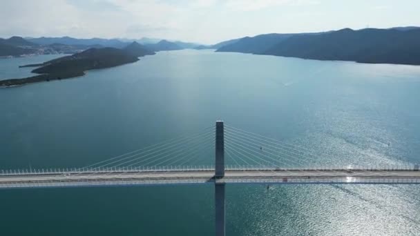 Адріатичне Узбережжя Хорватія Красивий Білий Міст Єднує Два Береги — стокове відео