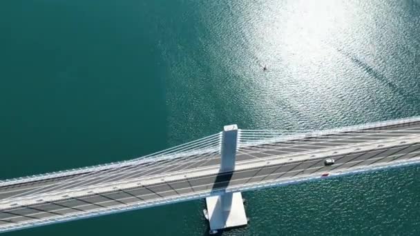 Адріатичне Узбережжя Хорватія Красивий Білий Міст Єднує Два Береги — стокове відео