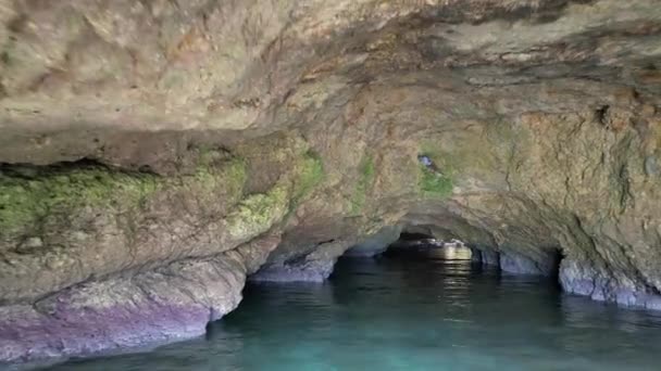 Une Belle Petite Grotte Sur Côte Rocheuse Monténégro Filmé Avec — Video