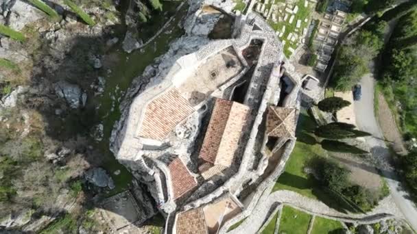Malownicza Mała Forteca Zbudowany Kawałku Dużego Kamienia — Wideo stockowe