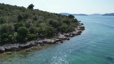 Adriyatik Denizi 'nin inanılmaz güzel kıyıları. Hırvatistan 2024.