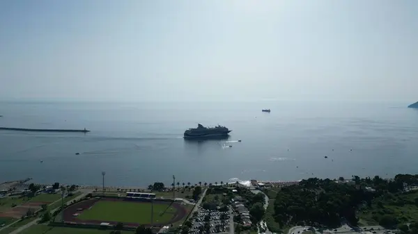 Karadağ limanından bir yolcu gemisinin kalkışı. 2023