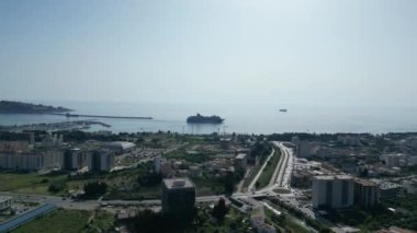Karadağ limanından bir yolcu gemisinin kalkışı. 2023