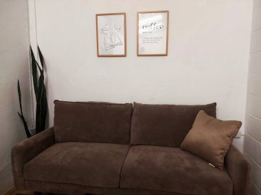 Modern bir oturma odası.